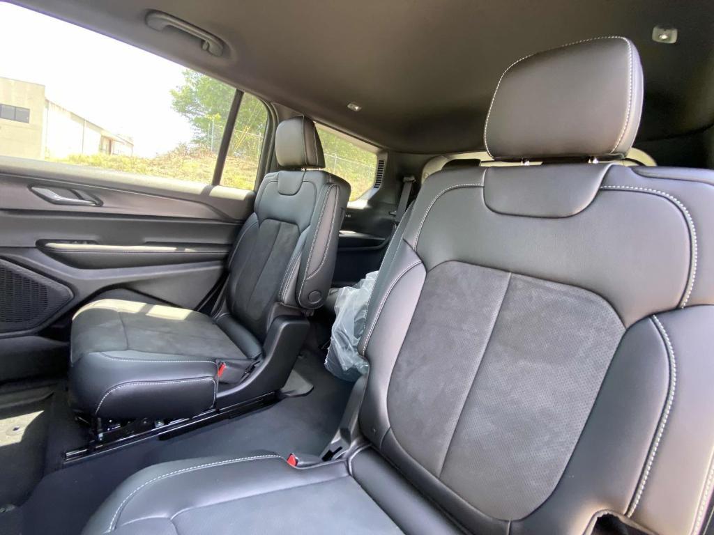 new 2025 Jeep Grand Cherokee L car, priced at $43,268