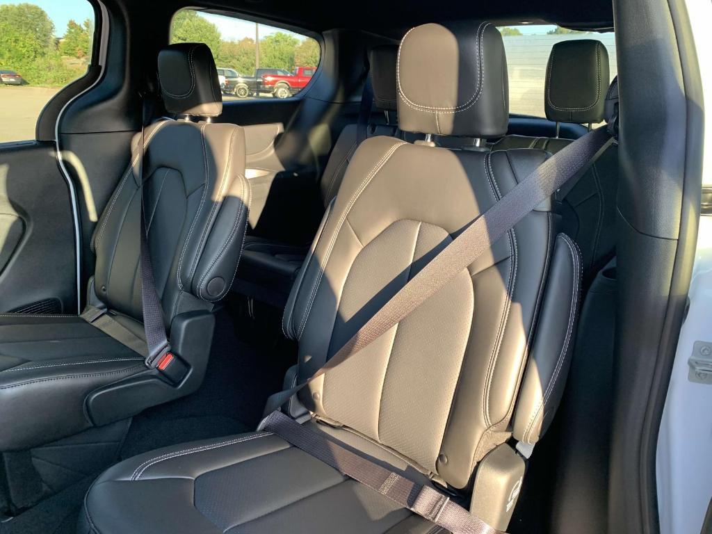 new 2025 Chrysler Pacifica car, priced at $44,118