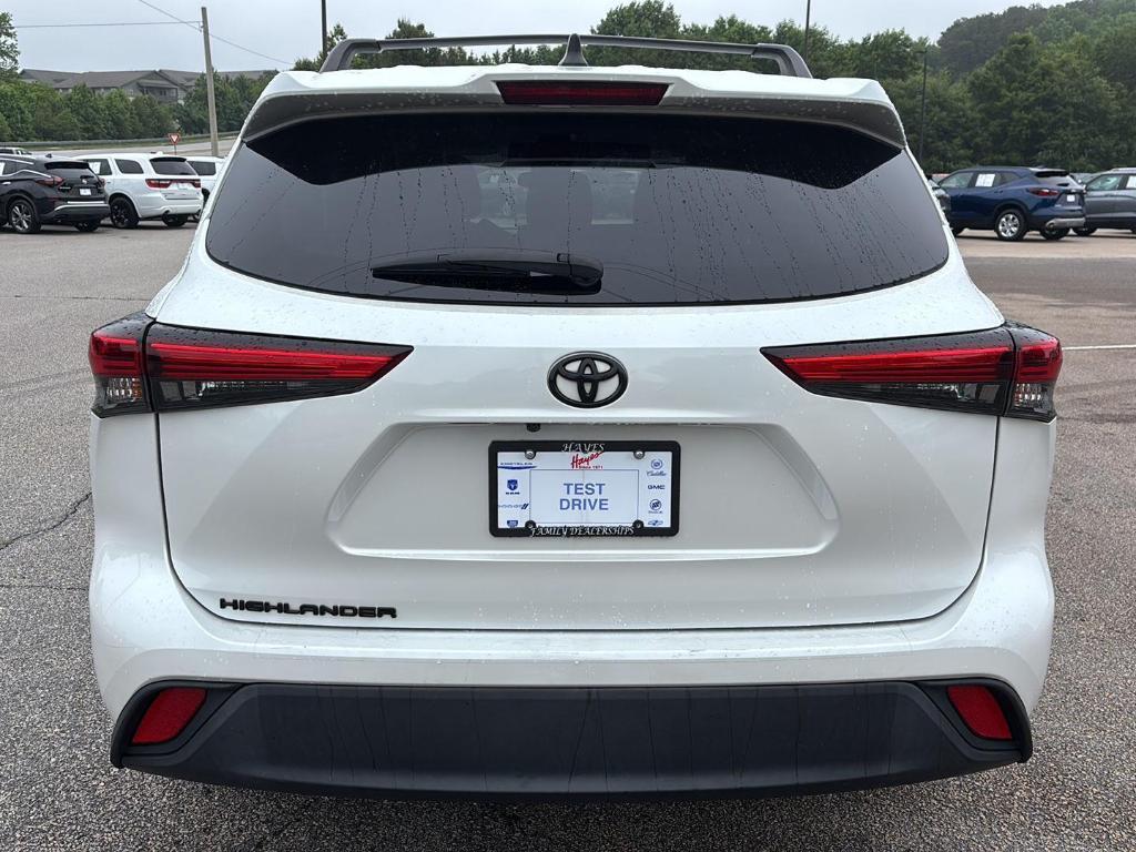 used 2022 Toyota Highlander car, priced at $28,978