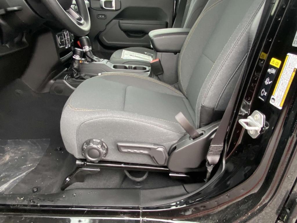new 2025 Jeep Wrangler car, priced at $40,343