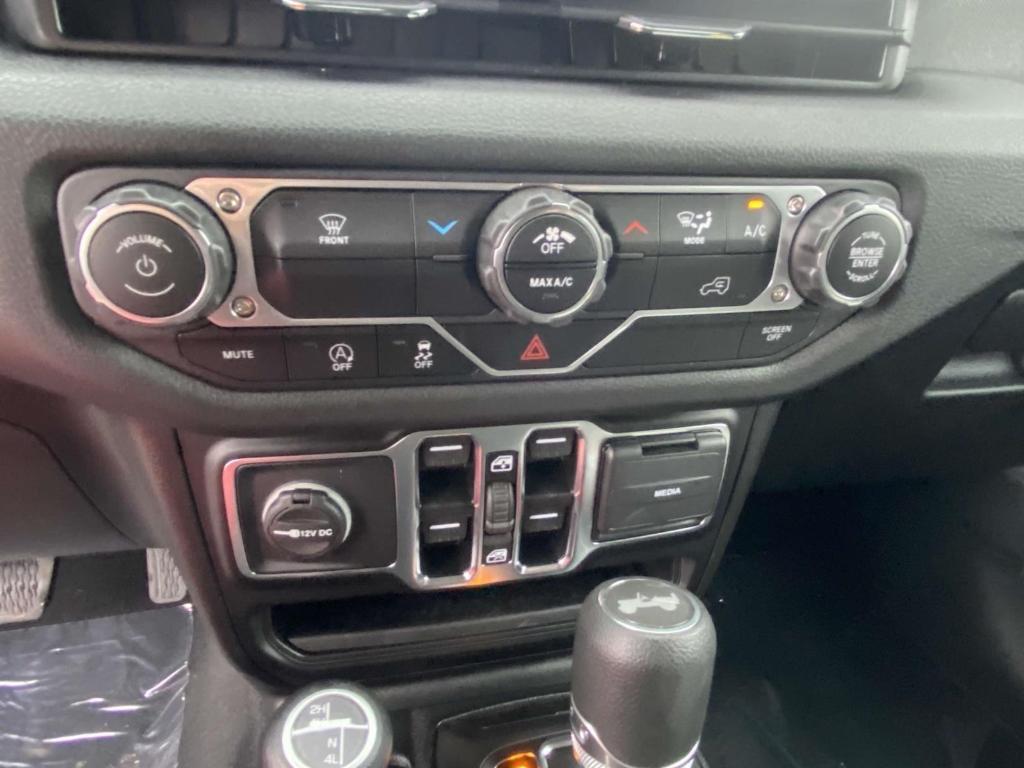 new 2025 Jeep Wrangler car, priced at $40,343