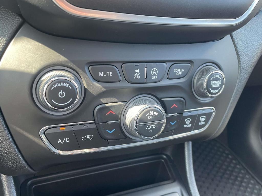 used 2022 Jeep Cherokee car, priced at $26,969