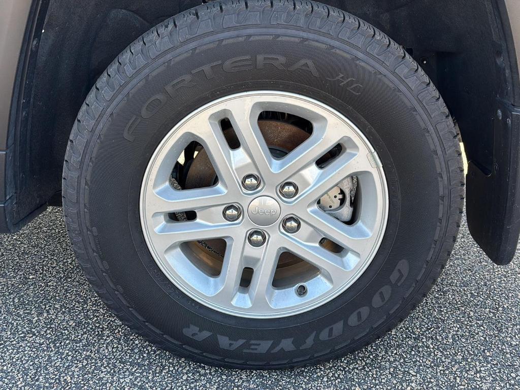 used 2024 Jeep Grand Cherokee car, priced at $32,300