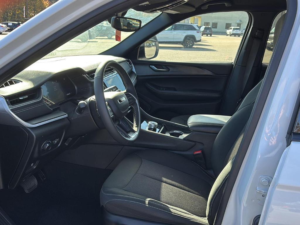 used 2024 Jeep Grand Cherokee car, priced at $32,300