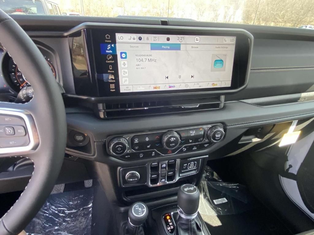 new 2025 Jeep Wrangler car, priced at $54,908