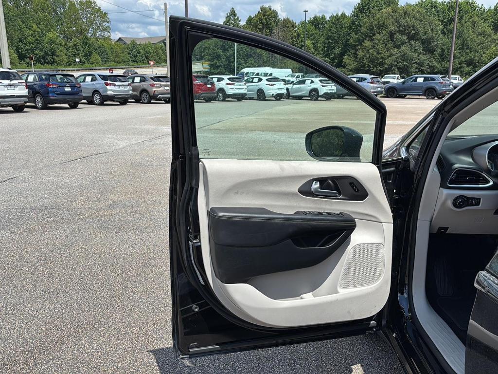 used 2024 Chrysler Pacifica car, priced at $32,995