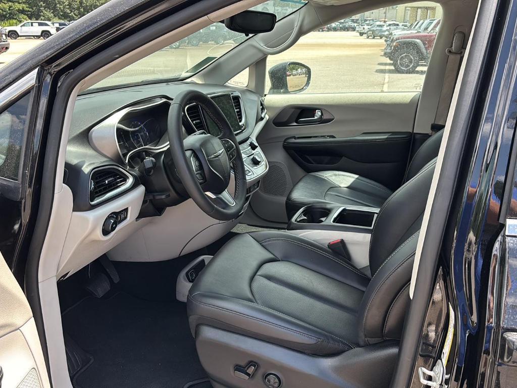 used 2024 Chrysler Pacifica car, priced at $32,995