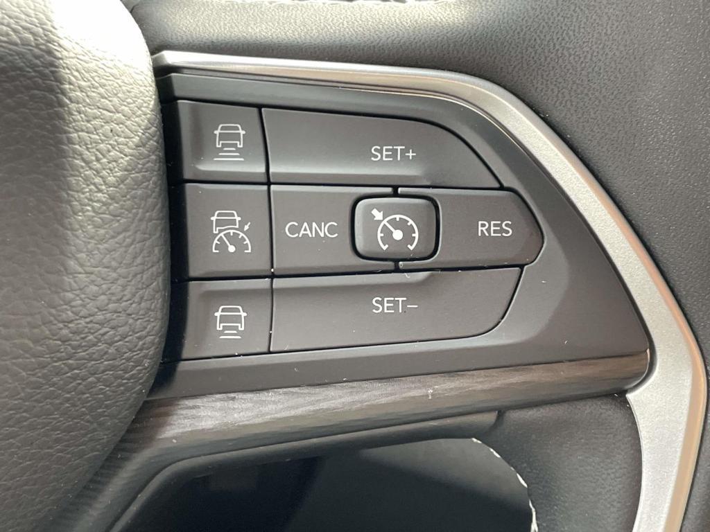 used 2024 Jeep Grand Cherokee car, priced at $28,795