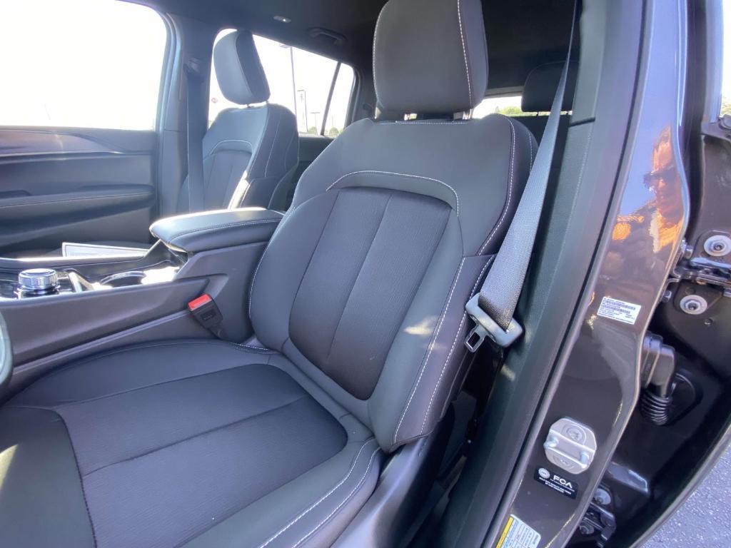 new 2025 Jeep Grand Cherokee L car, priced at $39,313