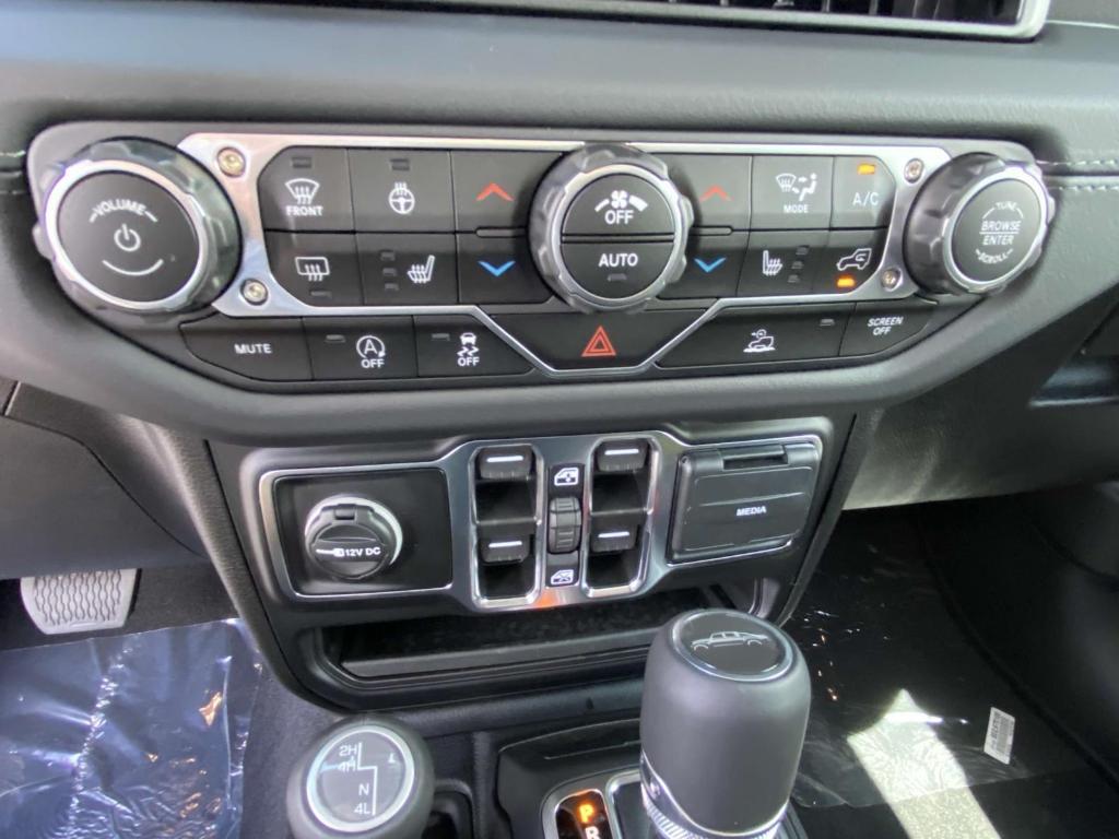 new 2025 Jeep Gladiator car, priced at $41,483