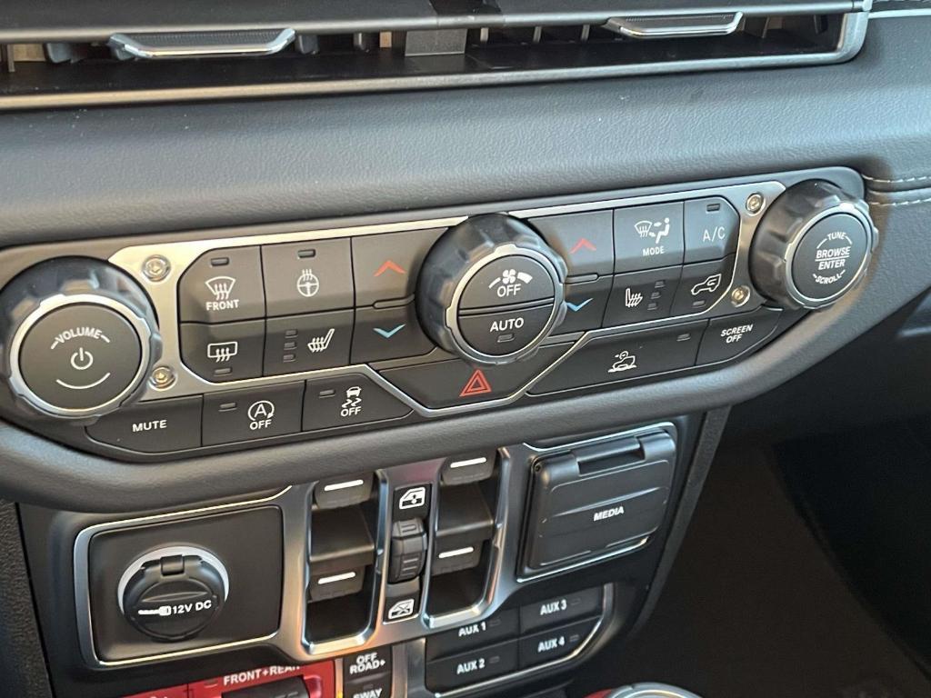 new 2025 Jeep Gladiator car, priced at $53,868