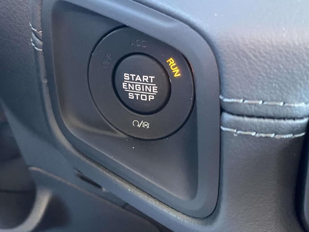 new 2025 Jeep Gladiator car, priced at $53,868