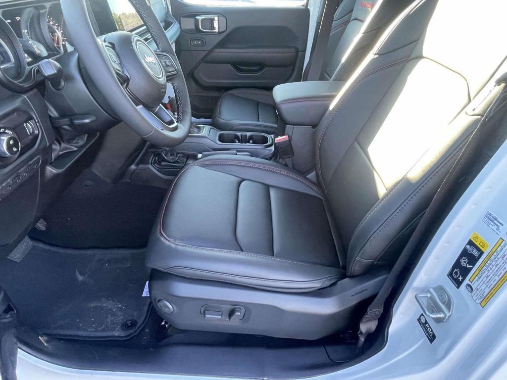 new 2025 Jeep Gladiator car, priced at $53,868