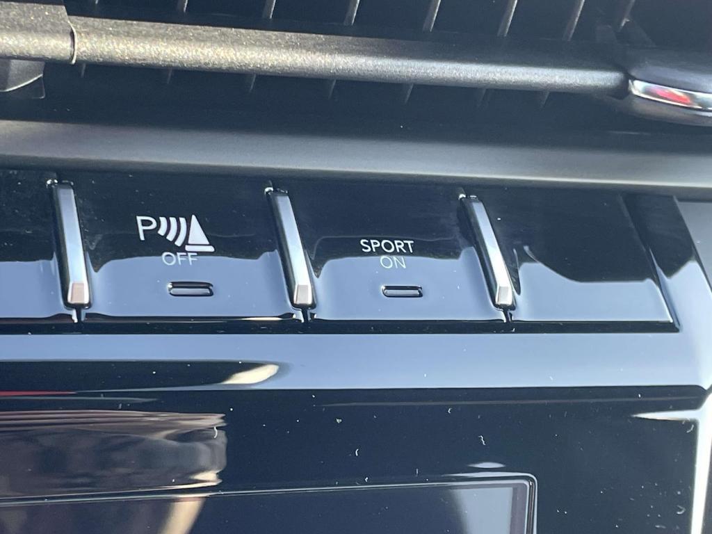 used 2024 Jeep Grand Cherokee L car, priced at $33,750