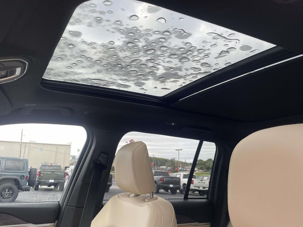 new 2025 Jeep Grand Cherokee car, priced at $45,628