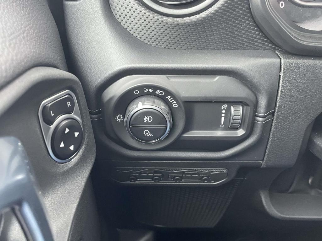 new 2025 Jeep Gladiator car, priced at $59,083