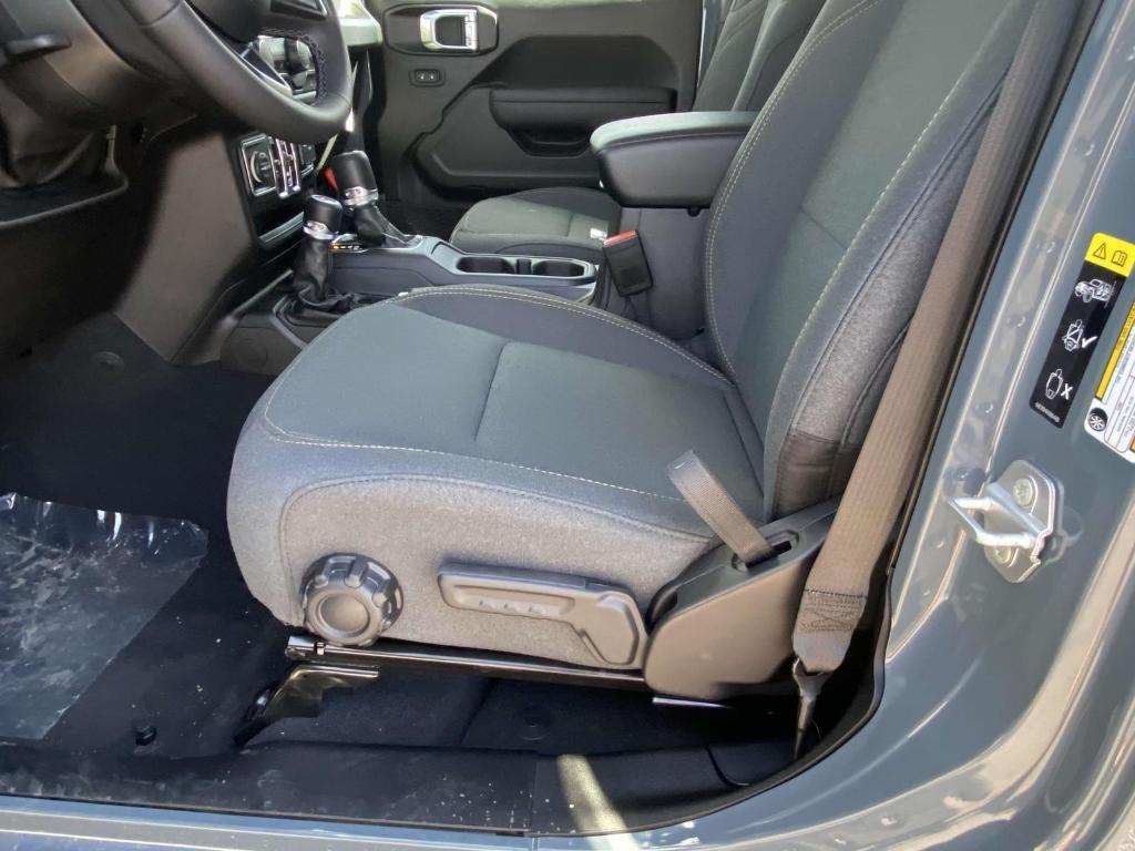 new 2025 Jeep Wrangler car, priced at $45,138