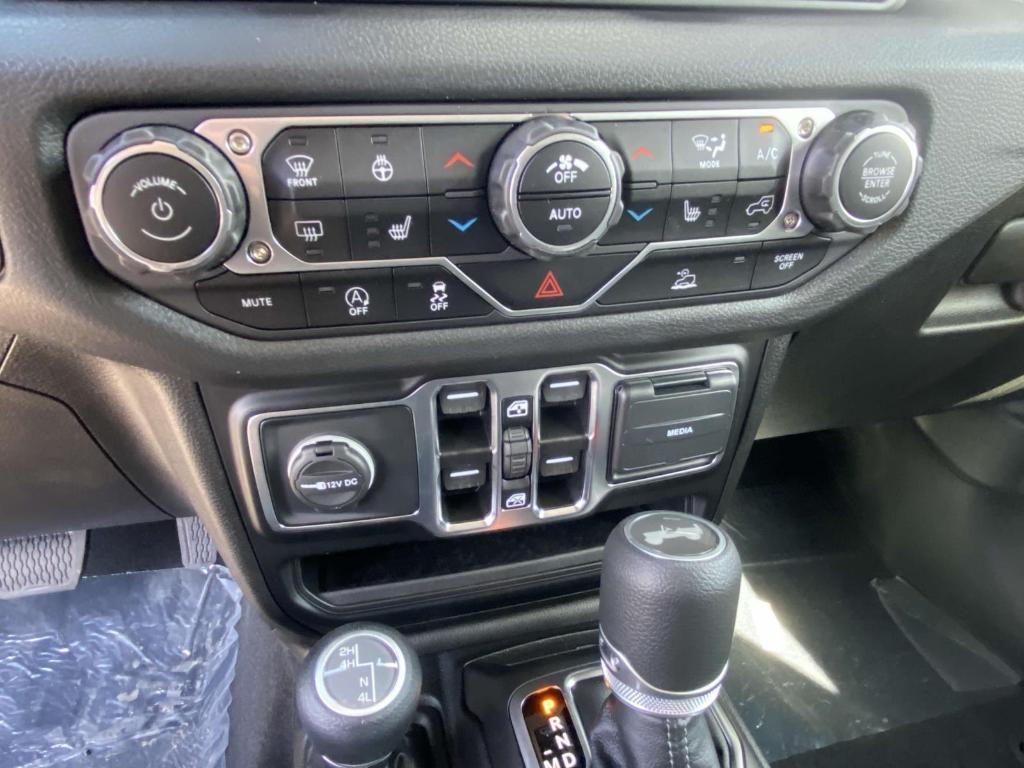 new 2025 Jeep Wrangler car, priced at $45,138