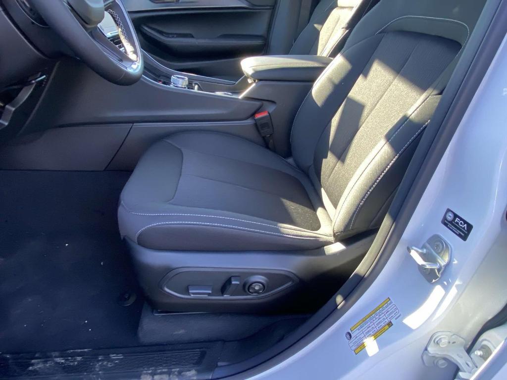 new 2025 Jeep Grand Cherokee car, priced at $34,973
