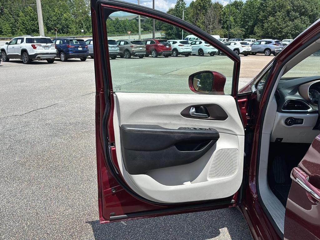 used 2018 Chrysler Pacifica car, priced at $23,995