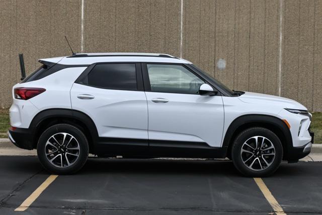 new 2025 Chevrolet TrailBlazer car, priced at $27,907