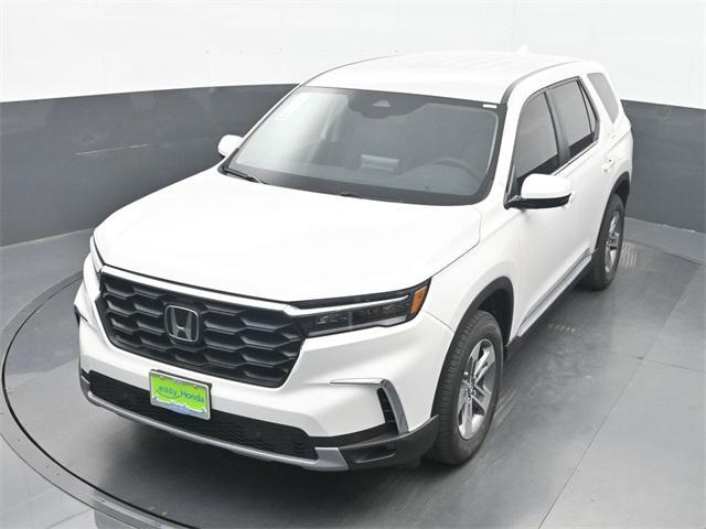 new 2025 Honda Pilot car, priced at $43,955