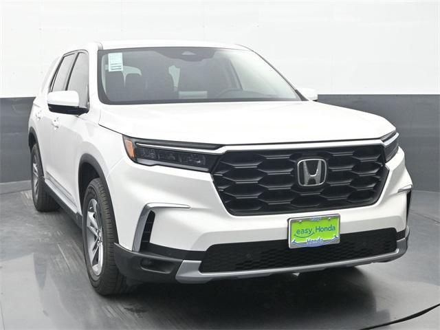 new 2025 Honda Pilot car, priced at $43,955