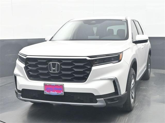 new 2025 Honda Pilot car, priced at $43,955