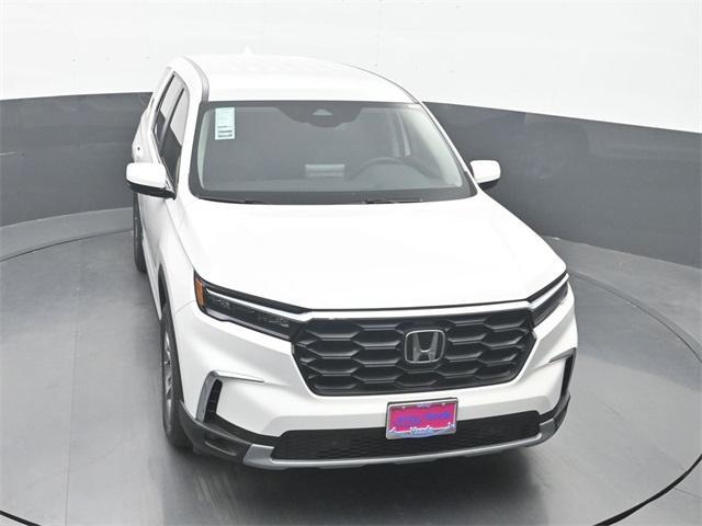 new 2025 Honda Pilot car, priced at $43,955