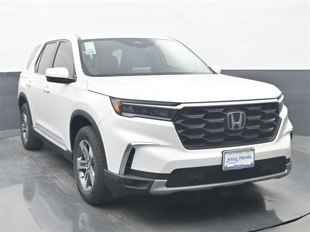 new 2025 Honda Pilot car, priced at $43,955