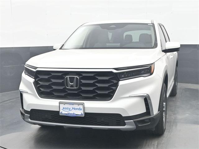 new 2025 Honda Pilot car, priced at $43,955