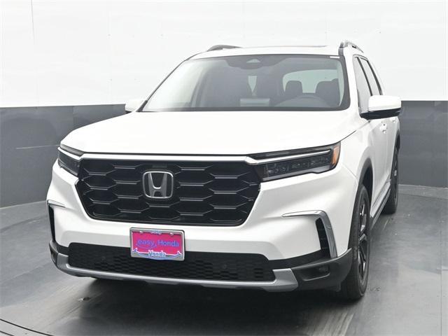 new 2025 Honda Pilot car, priced at $52,255