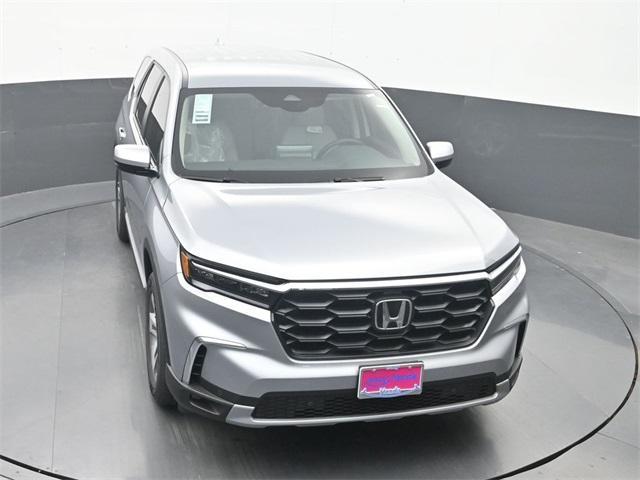 new 2025 Honda Pilot car, priced at $44,230