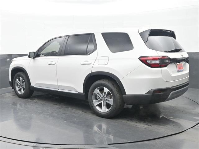 new 2025 Honda Pilot car, priced at $46,055