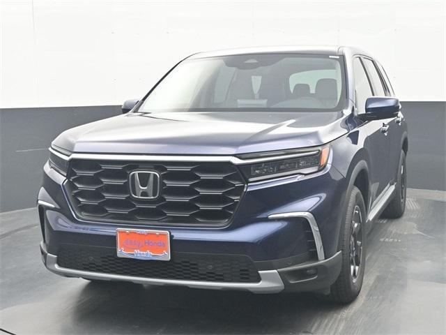 new 2025 Honda Pilot car, priced at $47,500