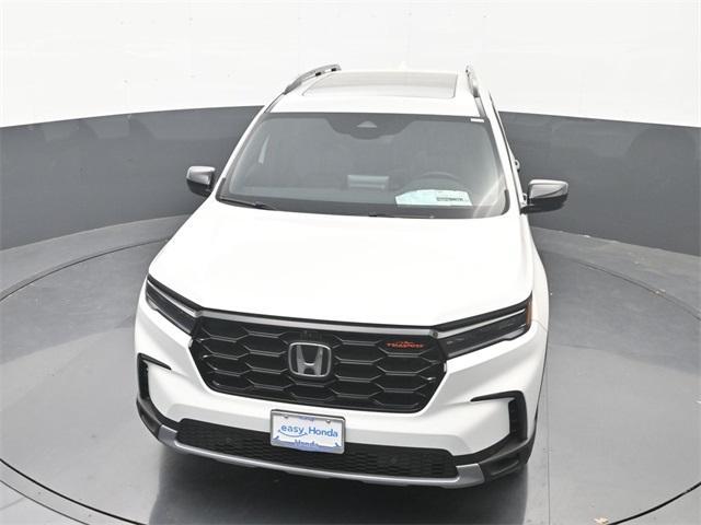 new 2025 Honda Pilot car, priced at $49,555