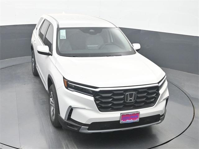 new 2025 Honda Pilot car, priced at $43,955