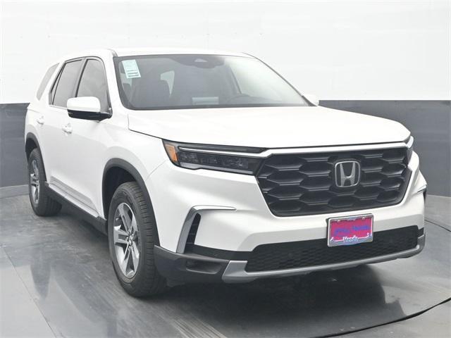 new 2025 Honda Pilot car, priced at $43,955