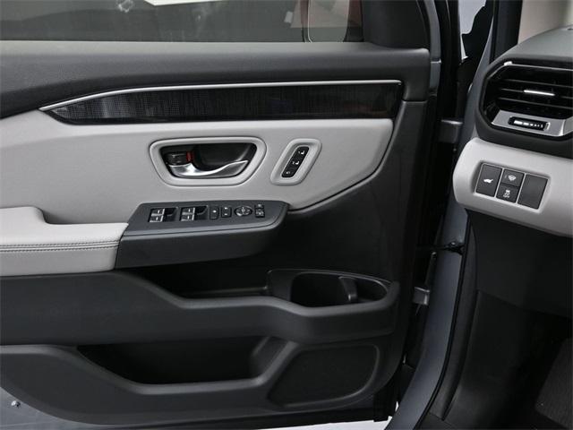 new 2025 Honda Pilot car, priced at $53,080