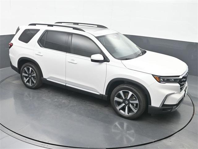 new 2025 Honda Pilot car, priced at $49,855