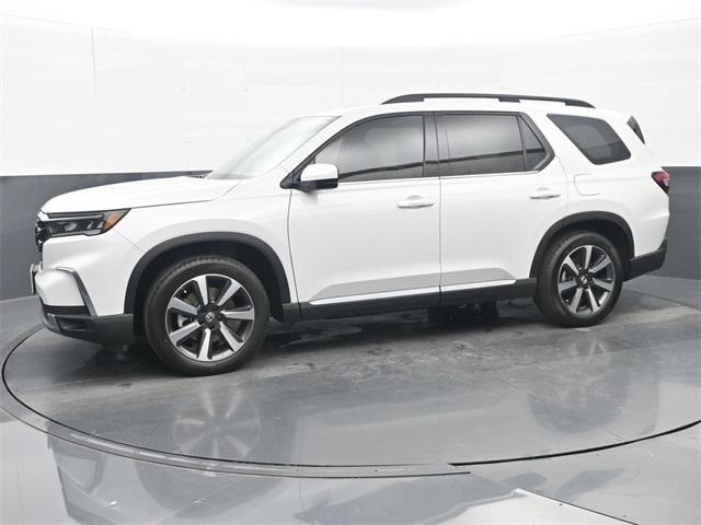 new 2025 Honda Pilot car, priced at $49,855