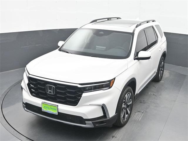 new 2025 Honda Pilot car, priced at $49,855