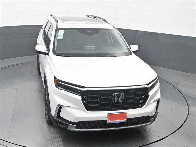 new 2025 Honda Pilot car, priced at $49,855