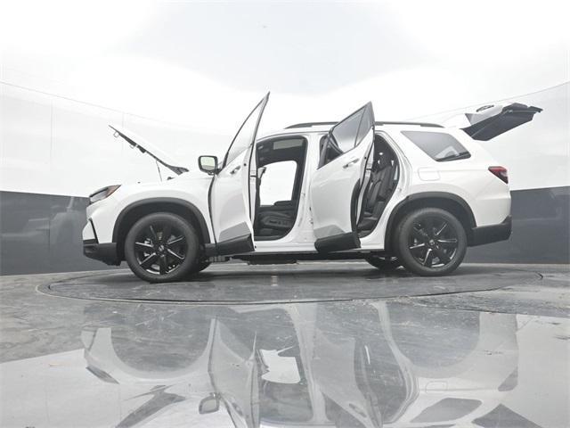 new 2025 Honda Pilot car, priced at $55,035