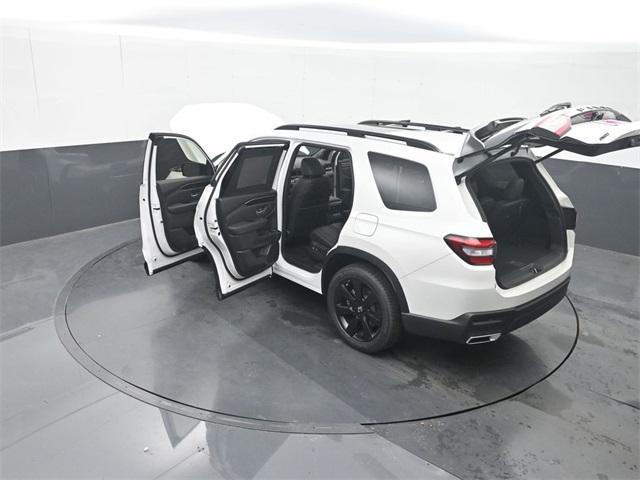 new 2025 Honda Pilot car, priced at $55,035