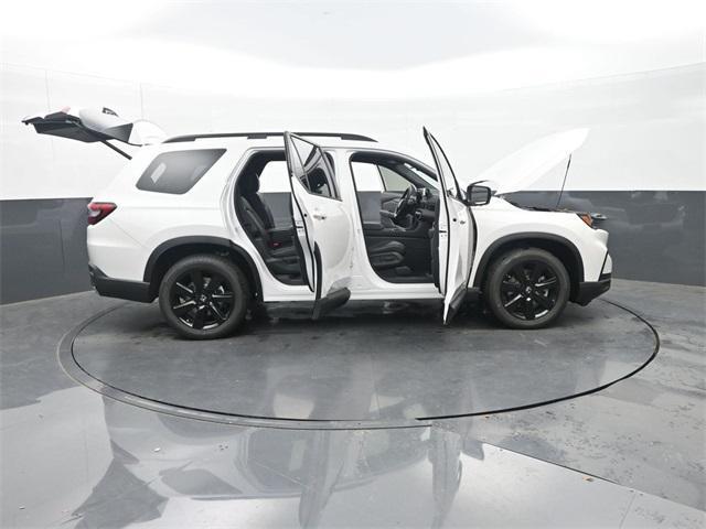 new 2025 Honda Pilot car, priced at $55,035