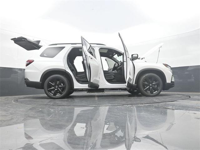 new 2025 Honda Pilot car, priced at $55,035