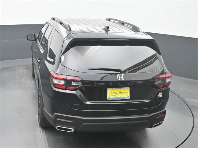 new 2025 Honda Pilot car, priced at $42,300