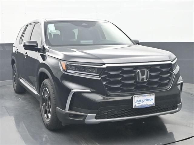 new 2025 Honda Pilot car, priced at $45,400