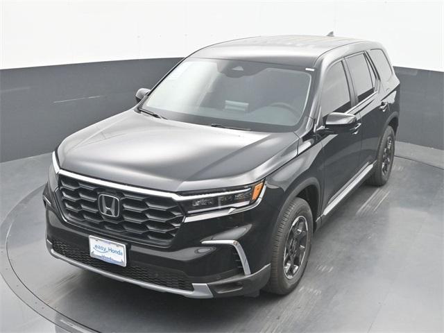 new 2025 Honda Pilot car, priced at $45,400